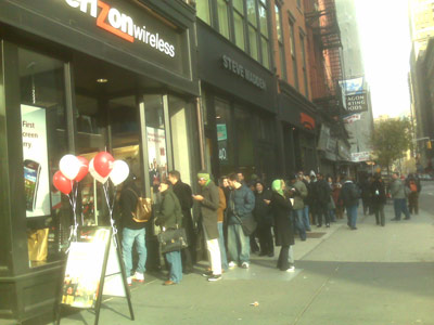 Verizon Store BlackBerry Storm Line