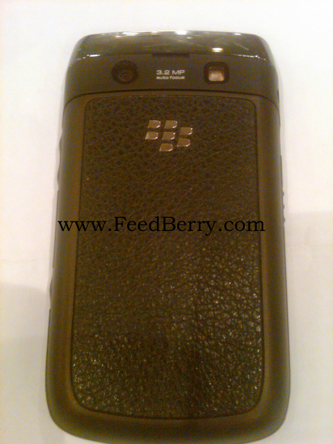 Post image for BlackBerry 9020, a.k.a Onyx, Spotted With Leather Battery Cover